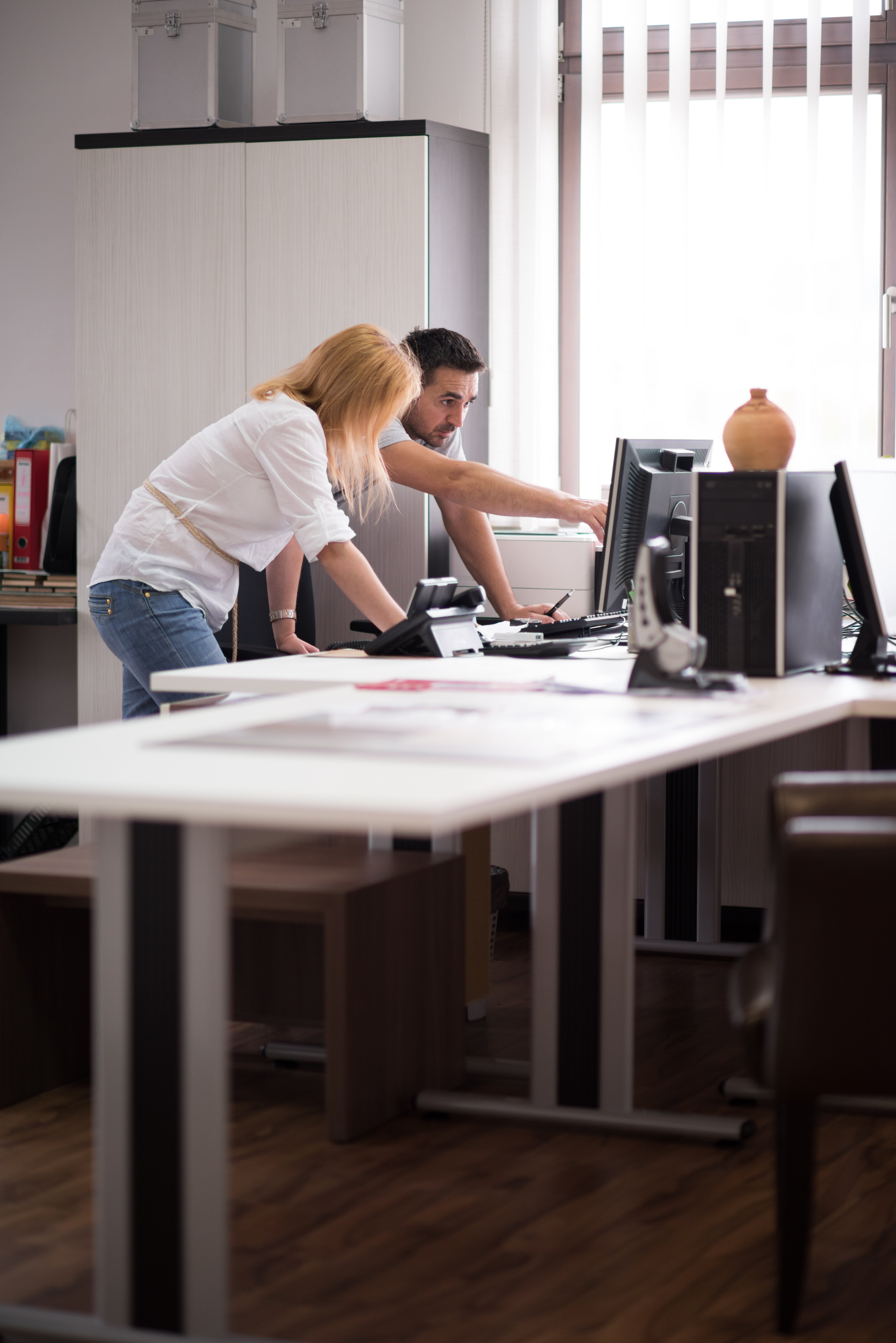 vecteezy_designers-in-office-at-the-wooden-furniture-manufacture_11610846